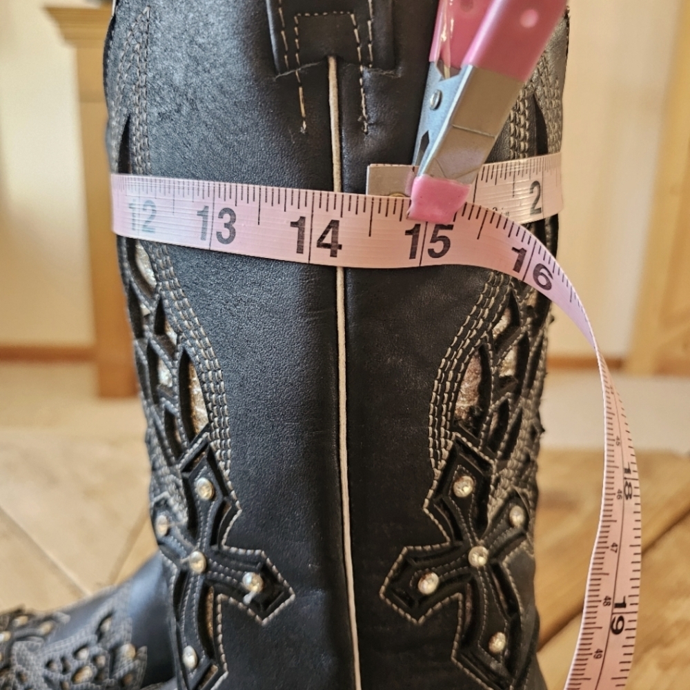 Seven Stars Black leather Studded Cross western boots, women's 8 B - Picture 3 of 12